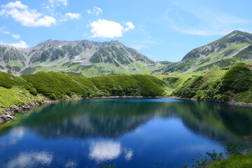 Naklejka na ściany i meble 中部山岳国立公園。夏の立山、ミクリガ池。富山、日本。8月下旬。