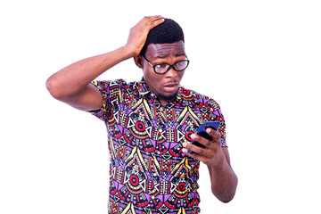 Naklejka premium surprised young man looking at cellphone screen.