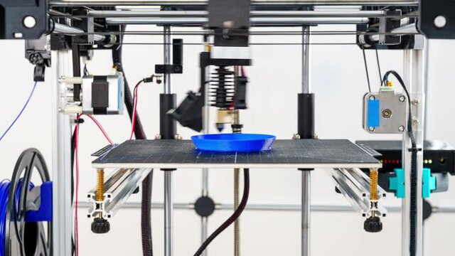 Working 3D printer, printing a plastic vase   Time lapse video