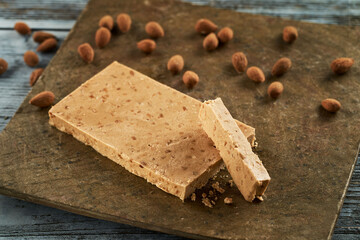 Turrón de Jijona, Weihnachtsgebäck aus Spanien; Mandelnougat