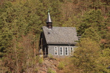 Blick zur Bergkirche im thüringischen Sitzendorf