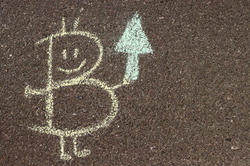 Fototapeta premium Funny live Bitcoin and an arrow up with chalk on the asphalt, the concept of the growth rate