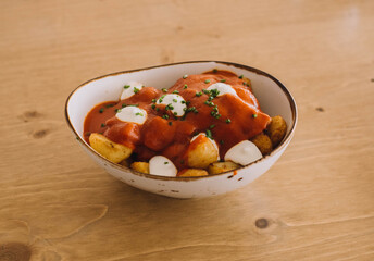 Una versión deliciosa de las clasicas patatas picantes españolas
