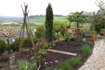 Gemüseanbau im eigenen Garten im Hochbeet