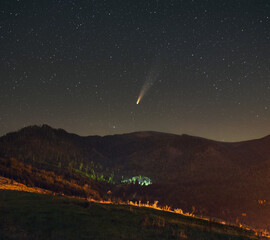 Comet over the mountain