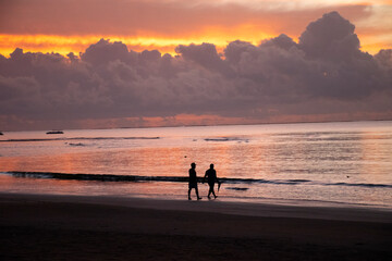 friend walking beach sea sunrise