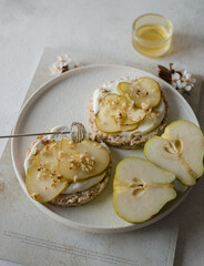 bread with pears and yogurt