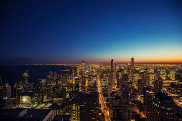 Obraz premium Panorama Amerika USA New York NYC NY urbane Großstadt mit Wolkenkratzern bei Sonnenuntergang Sonnenaufgang Chicago