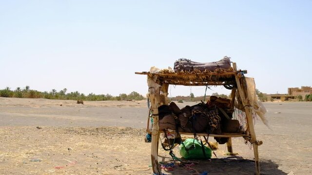 Puesto de sillas para los dromedarios, Merzouga