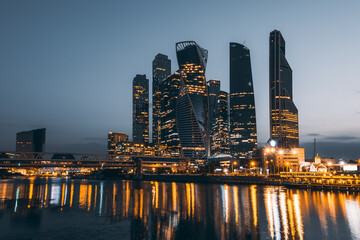 Obraz premium Skyscrapers of Moscow City business center and Moscow river in Moscow at night, Russia