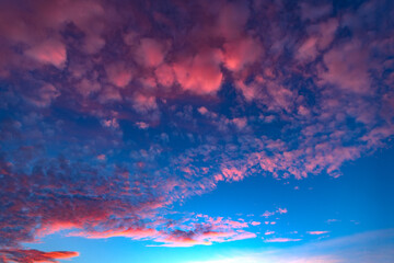 Dramatisch beleuchtetes Wolkengebilde