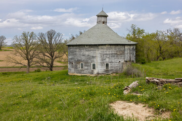 Fototapeta premium Old Wooden Round Barn 