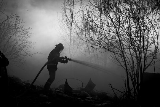 firefighter fire extinguishing disaster