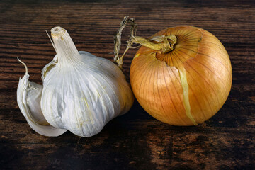 garlic and a onion on a wooden table
