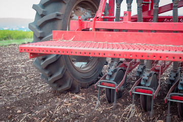 Seeder tractor, for precise spot application of fertilizers and seeds in the field.