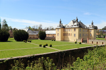 Fototapeta na wymiar Schloss Eicks, spätbarockes Wasserschloss - Eicks Castle, late baroque moated castle