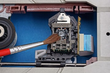 small brush removes dust from the optical laser on the drive