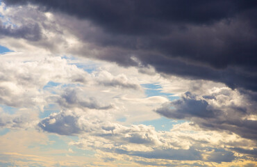 Obraz premium Dark white clouds background before thunderstorm and rain