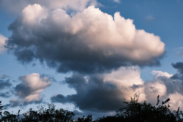 Fototapeta na wymiar Dramatic sky with fluffy clouds at dusk.