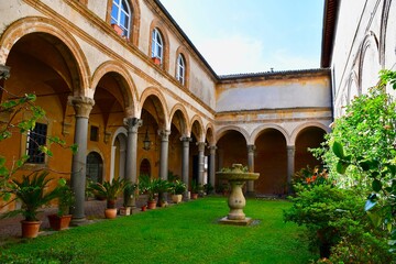 Fototapeta na wymiar Cloister Courtyard in Tuscany Italy