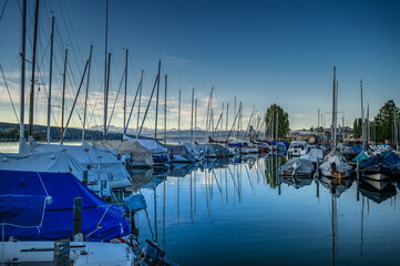 sunrise over the poert with view of the alps