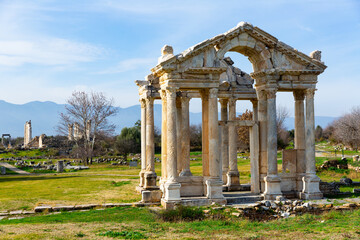 Fototapeta na wymiar Tetrapylon - the main attraction of Aphrodisias in Turkey...