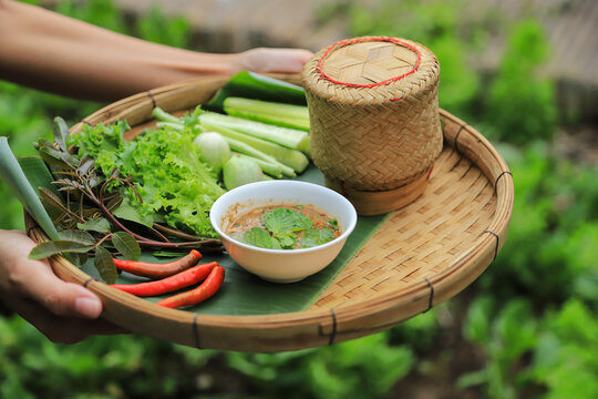 Fried mackerel with shrimp paste sauce