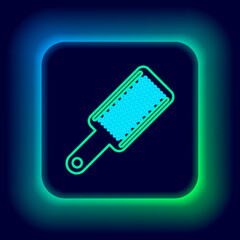 Glowing neon line Grater icon isolated on black background. Kitchen symbol. Cooking utensil. Cutlery sign. Colorful outline concept. Vector