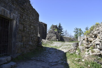 Fototapeta na wymiar Ruiny królewskiego zamku gotyckiego w Lanckoronie, Małopolska. 