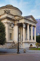 Obraz premium Alexander Volta monument in the Como city