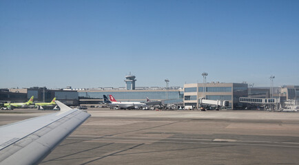Fototapeta na wymiar Domodedovo airport. Airplanes at telescopic ladders