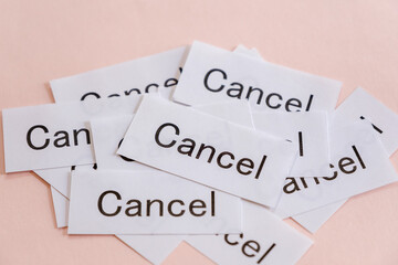 キャンセルの山　積もる　イメージ