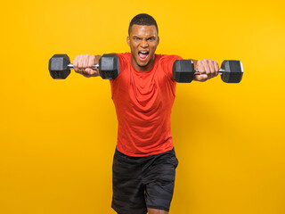 Obraz na płótnie Canvas sporty young black man squeals while doing dumbbell weights