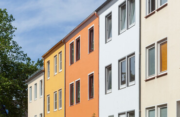 Fototapeta na wymiar Reihenhäuser, bunte moderne Wohngebäude , Bremen, Deutschland, Europa