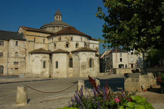 L'abbaye &agrave; l'architecture typique du sud ouest de la France