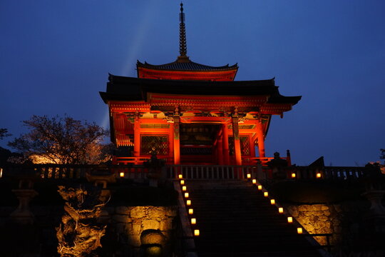 Sai-mon Gate of Kiyomizu-dera Temple at night in Kyoto prefecture, Japan - 日本 京都 清水寺 西門 夜景