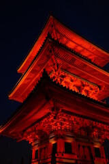 Three-story pagoda at Kiyomizu-dera Temple at night in Kyoto prefecture, Japan - 日本 京都...