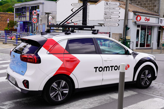 TomTom Street View camera car mapping roads