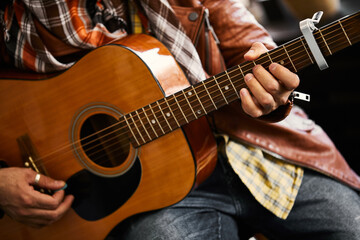 Obraz na płótnie Canvas Young hipster man plays guitar.