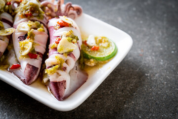 Steamed Squids with Spicy Chili and Lemon Sauce