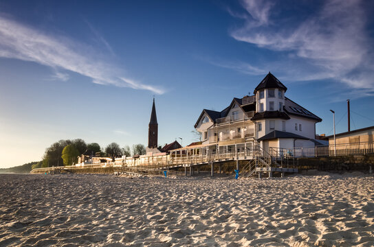 SEA COAST - Resorts and hotels in front of the beach 