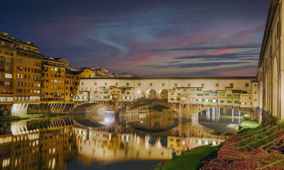 Sonnenuntergang Ponte Vecchio Florenz beleuchtet