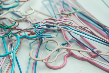 Multi-color of steel clothes plastic coated wire hangers hanger group hangs