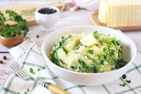 Mashed potatoes with fried savoy cabbage, breton butter and parsley dressing