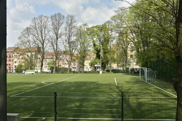 Terrain de football synthétique à l’extrémité nord du parc Josaphat à Schaerbeek