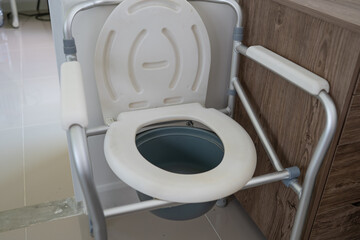 Commode chair or mobile toilet can moving in bedroom or everywhere for elderly old disabled people...