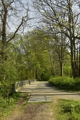 Chemin au dessus d'un pont-tunnel au parc Stuyvenberg à Laeken