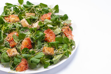  green salad with grapefruit and chia seeds .