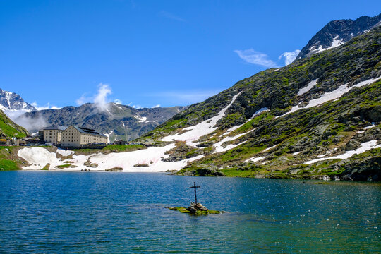 Italy, Aosta Valley, Great Saint Bernard Lake in front of Great Saint Bernard Hospice at Great Saint Bernard Pass