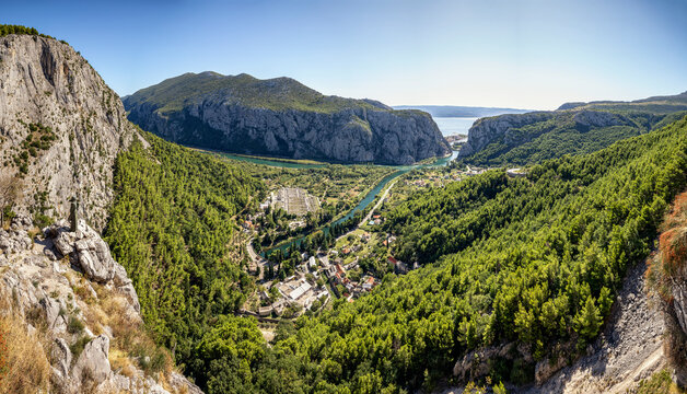 Croatia, Dalmatia, Omis, Settlement situated at forested bank of Cetina river in summer